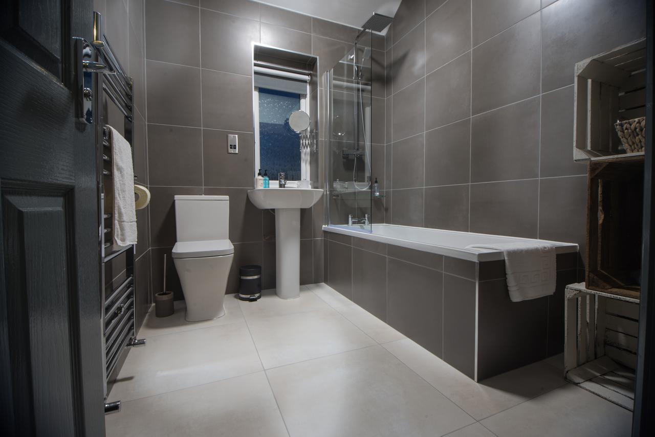 Barnston House - Heswall - Spacious Homely Holiday Home By Rework Accommodation Bagian luar foto
